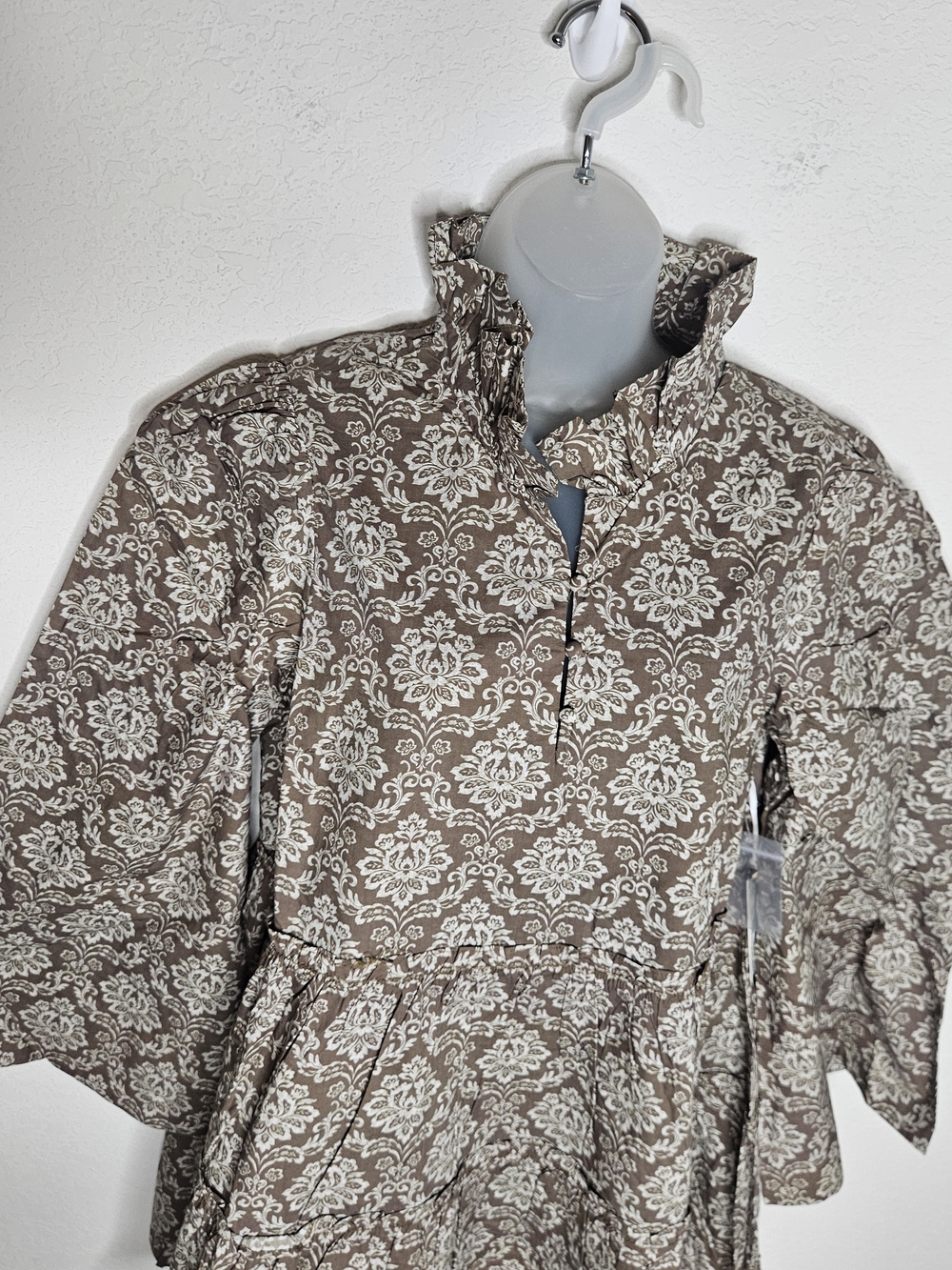 Hyacinth House by Tuckernuck Olive Bell Sleeve Tiered Mini Dress NWT Medium - Picture 6 of 16